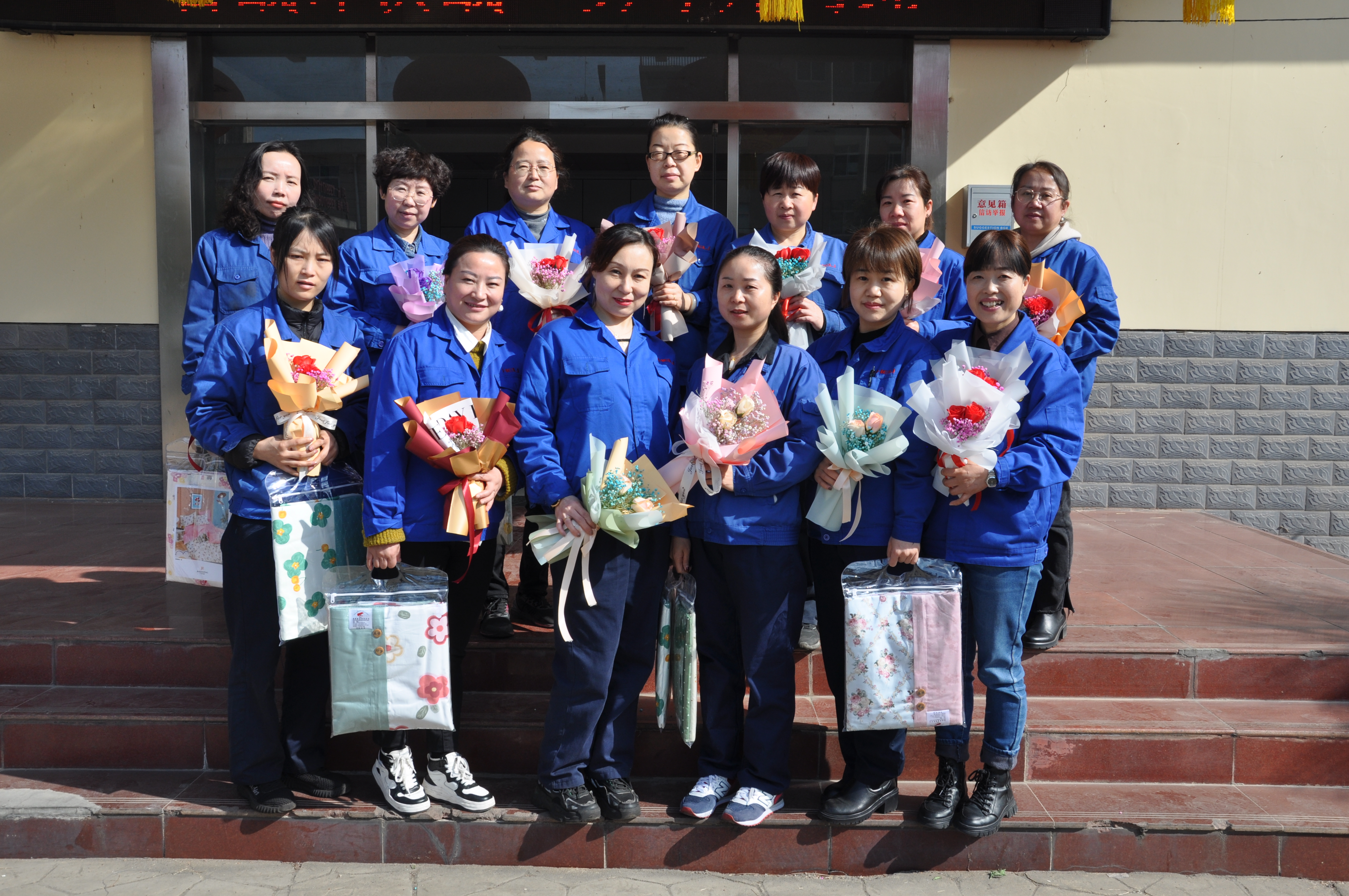 2-為渭濱廠區女職工送去祝福.JPG