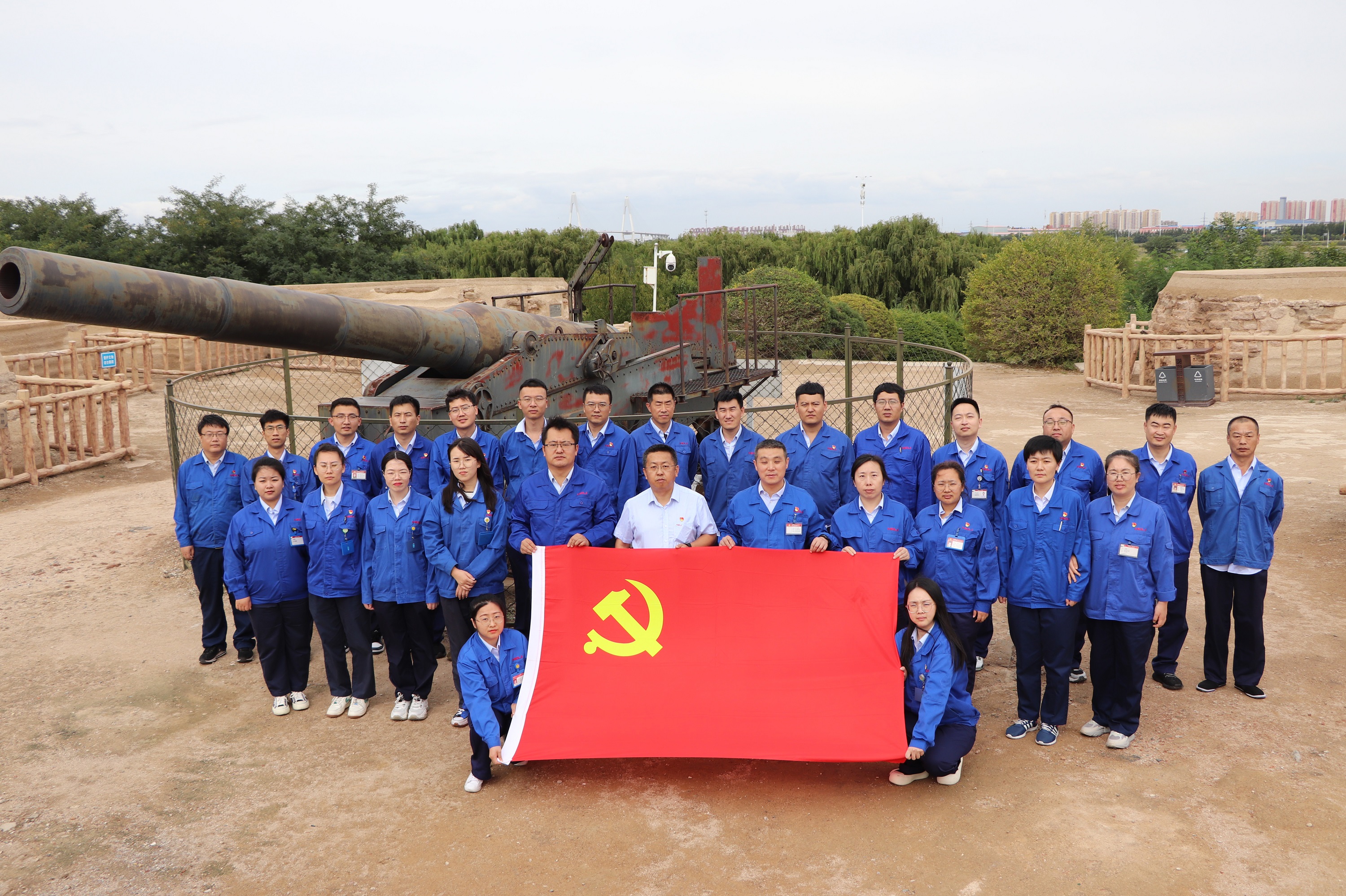 1.西炮臺合影留念.jpg