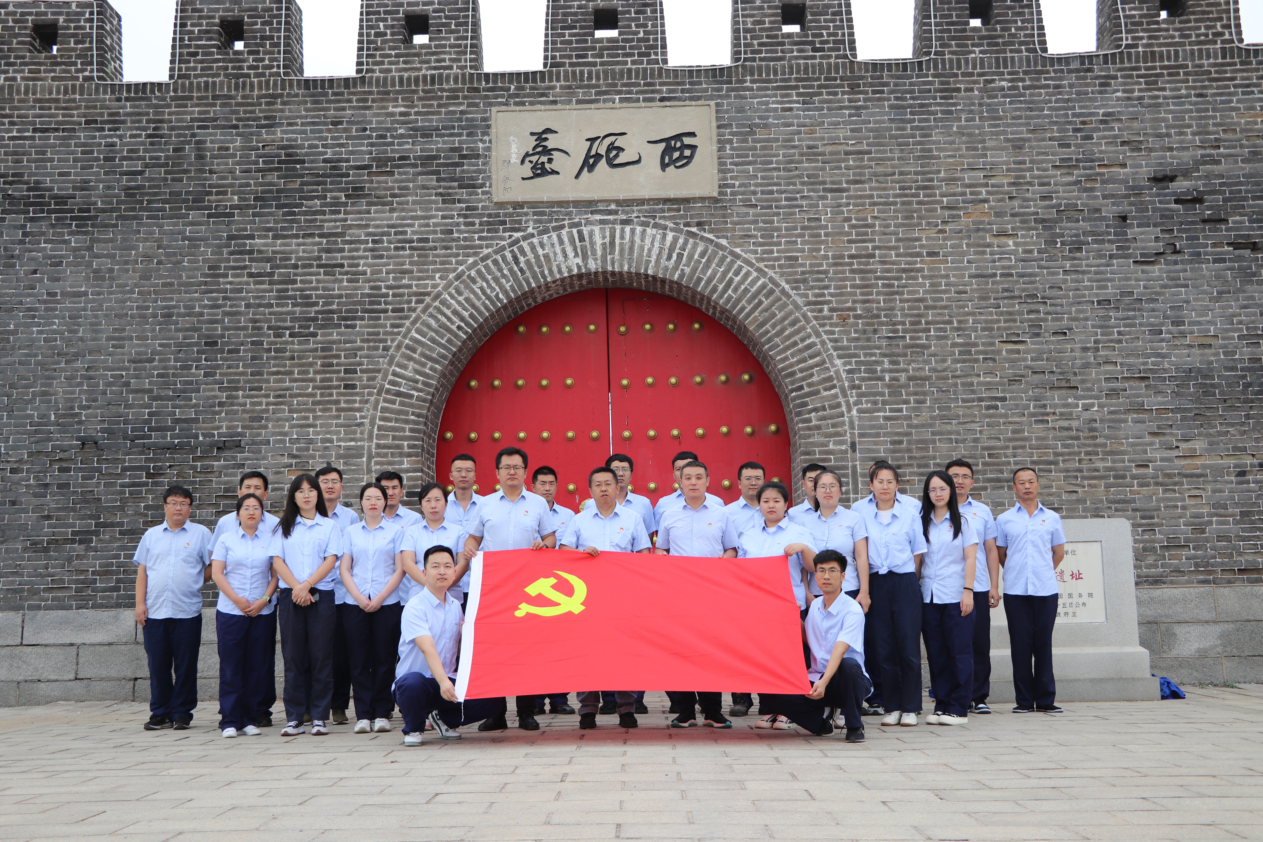 2.西炮臺合影留念.jpg