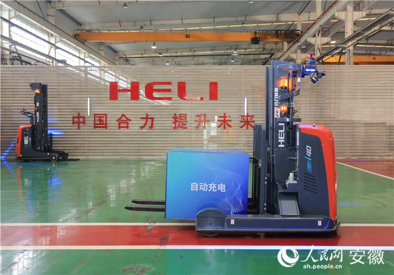 合力最新智能產品——i系列產品示范作業。人民網記者 王曉飛攝
